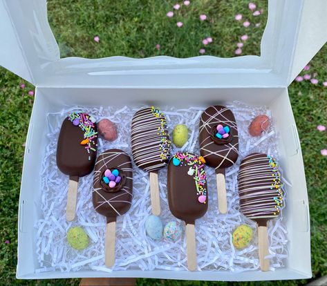 Easter Cakesicles Ideas, Easter Cakesicles, Chocolate San Valentin, Covered Chocolate, Easter Treat Box, Treats Ideas, Easter Sweets, Easter Bunny Cake, Easter Menu