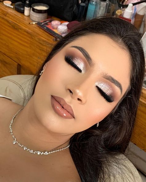 White And Gold Eyeshadow Looks, Smoky Gold Eye Makeup, Wedding Makeup Brown Eyes, Makeup Looks Brown Eyes, Sweet 16 Makeup, Quincenera Makeup, Quince Makeup, Makeup Silver, Quinceanera Makeup