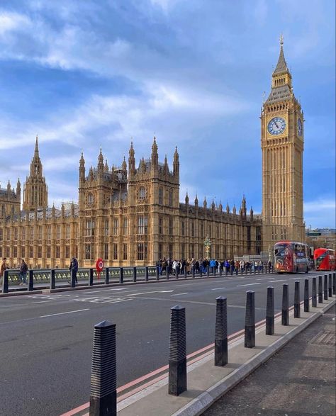 Big Ben tower United Kingdom 🇬🇧 Featured pic by @aspettachefacciounafoto_ #bigben #westminster #londoneye #instagram #towerbridge #traveluk #travellondon #visitlondon #england #england🇬🇧 #photo #photography #photographer #photooftheday #travellife London Travel, Britania Raya, Big Ben London, Visit London, London Eye, London United Kingdom, Uk Travel, Tower Bridge, Travel Life