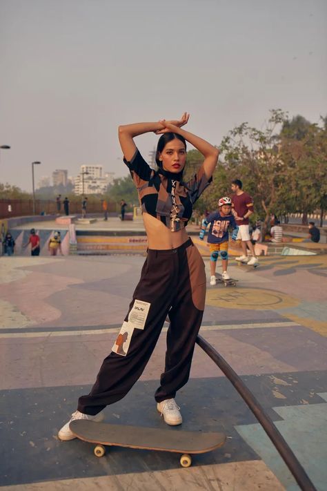 Indian Street Wear For Women, Mumbai Street Style, Delhi Street Style, Indian Streetwear Fashion, Mumbai Street Fashion, Indian Street Wear, Mumbai Outfits, Unapologetic Woman, India Street Style