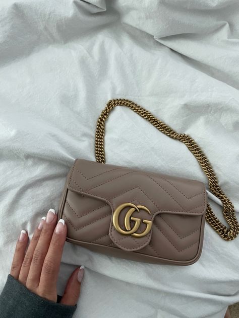 Black Gucci Marmont Bag Outfit, Gucci Bags Aesthetic, Gucci Marmont Bag Outfit Mini, Small Designer Handbags, Mini Gucci Bag Outfit, Gucci Mini Marmont Outfit, Mini Luxury Bags, Gucci Super Mini Marmont Outfit, Gucci Marmont Bag Outfit