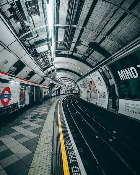 Underground Illustration, Incredible Hotels, London Underground Map, Underground Tube, London Underground Stations, Fotografi Urban, London Tube, U Bahn, Level Design