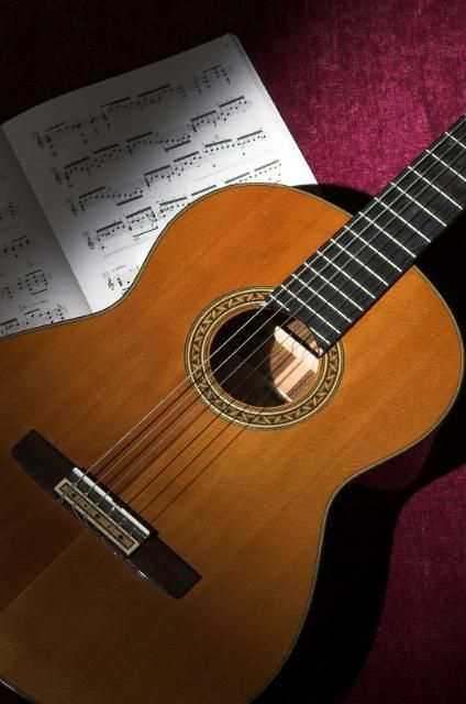 I play classical guitar, and i think it is one of the most beautiful things in the world! Classic Guitar Aesthetic, Classical Guitar Aesthetic, Acoustic Guitar Notes, Practice Schedule, Guitar Classic, Acoustic Guitar Photography, Guitar Illustration, Acoustic Guitar Case, Guitar Notes