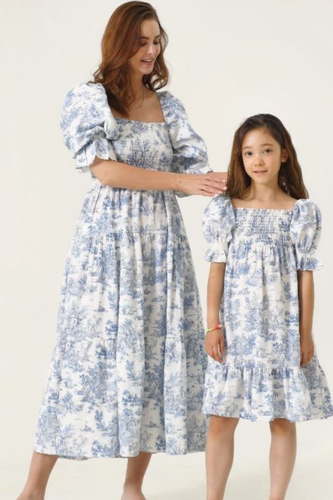 mommy and me matching dresses Mother Daughter Set Dress, Twinning Mom And Daughter, Mother Daughter Twinning Dresses, Mommy And Daughter Dresses, Besties Photos, Mom And Daughter Dress, Mother And Daughter Clothes, Banquet Outfit, New Stylish Dress