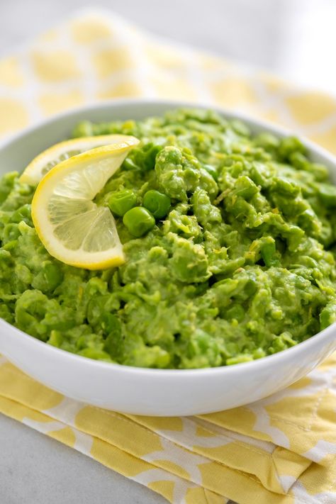 Smashed Green Peas – The Fountain Avenue Kitchen Green Peas Recipes, Smashed Peas, Creamed Peas, Easy And Healthy Recipes, Homemade Guacamole, Pea Recipes, Fast Healthy Meals, Spread Recipes, Green Peas