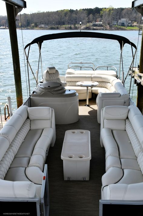 Pontoon update and refresh | ©homeiswheretheboatis.net #lake #LKN #boat #pontoon Pontoon Boat, Pontoon Boat Ideas Parties, Pontune Boat, Pontoon Boat Decor, Pontoon Boat Ideas, Alani Nu, Lake Boats, Party Barge, Boat Lake