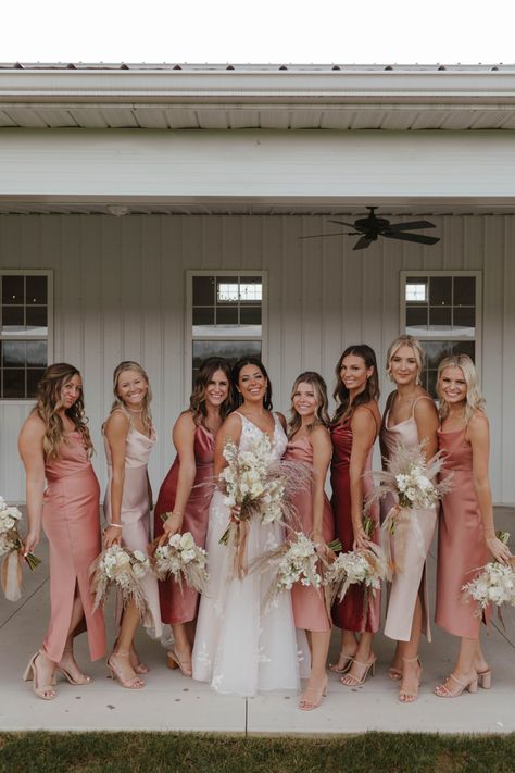 Pink mismatches Bridesmaid dress Aesthetic Wedding Bridesmaid Dresses, Wedding Dress And Bridesmaid Dress, Cute Wedding Bridesmaid Dresses, Wedding Dresses And Bridesmaids, Bridesmaid Dresses For Outdoor Wedding, Bridesmaid Light Pink Dresses, Different Pinks Bridesmaid Dresses, Bridesmade Dress Ideas, Rustic Pink Bridesmaid Dresses