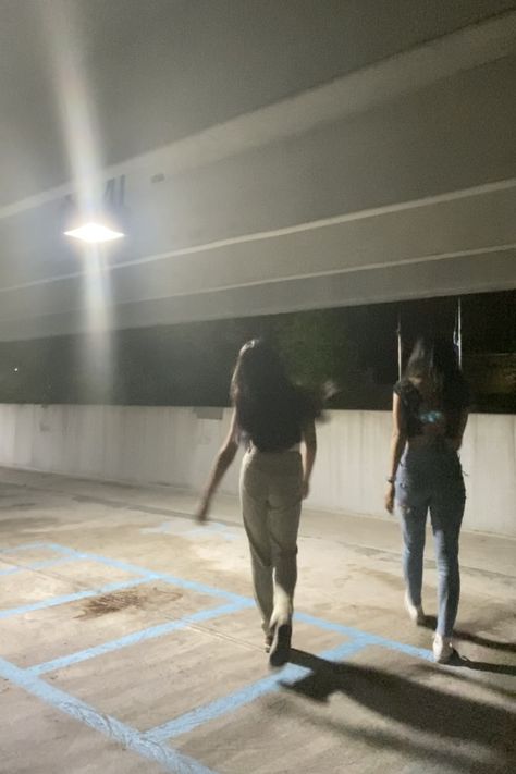 Bestie Parking Garage Pics, Garage Aesthetic Pictures, Parking Garage Photoshoot Friends, Blackpink Poses, Night Aesthetic Photoshoot, Parking Garage Photoshoot Aesthetic, Parking Garage Photoshoot Night, Tragic Characters, Carpark Photoshoot