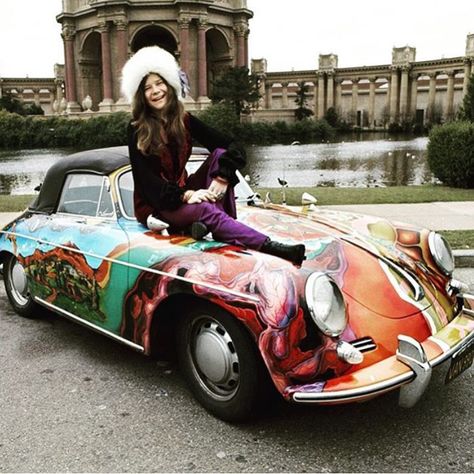 Janis Joplin and her psychedelic 1965 Porsche Type 356C Janis Joplin Style, Porsche Convertible, Janis Joplin Porsche, Jim Marshall, Custom Porsche, 1964 Porsche, Moda Rock, Robert Johnson, Mercedez Benz