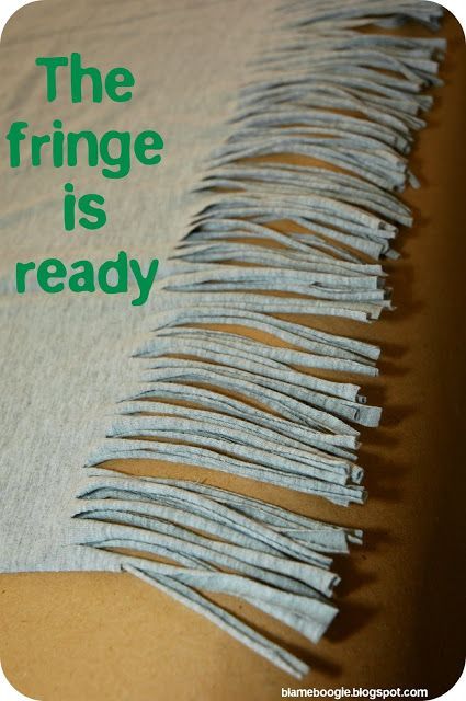 Hippies, Upcycling, Add Fringe To Tshirt, How To Cut Up A Tshirt Diy, Fringe Tshirt Diy, Fringe Shirt Diy, Tshirt Fringe, Beaded Fringe Shirt, Restyling Clothes