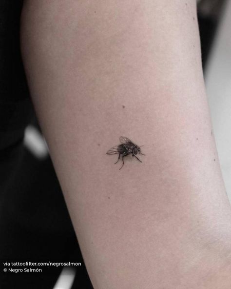 Micro-realistic fly tattoo located on the inner arm. A Tattoo, Fly Tattoos, Fly Tattoo, International Tattoo, Flying Tattoo, Tattoos Gallery, Get A Tattoo, Tattoo Artist, Maple Leaf Tattoo