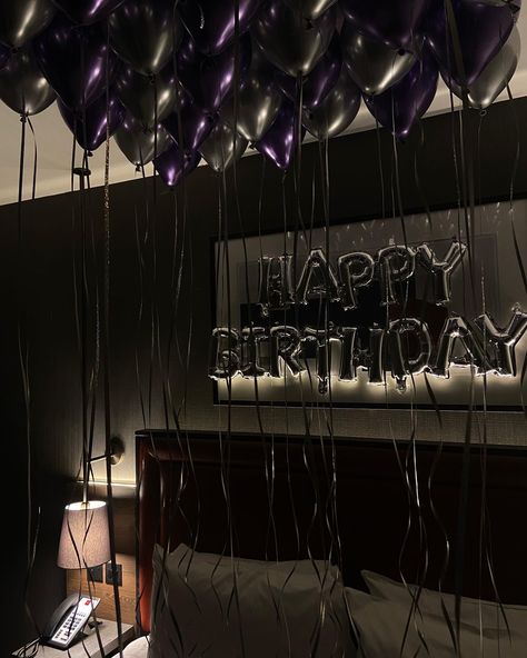 #decorbydb #purple #silver #decor #decoration #balloons #birthday #hotel #aesthetic Hotel 21st Birthday Decorations, Black And Purple Balloons, Purple Silver Aesthetic, Hotel Room Balloons, Purple Hotel Room Birthday Decorations, Black And Purple Decorations Party, Black Decoration Birthday, Silver And Purple Birthday Decorations, Hotel Birthday Aesthetic