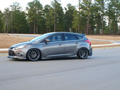 Image result for grey ford focus lowered Car Post, Ford Focus Mk3, Mom Mobile, Ford Focus Hatchback, Ford Focus 3, 2012 Ford Focus, Focus 2012, Yeezy 2, Ford Rs