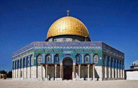 The Rock Inside Al-Aqsa Mosque - What's It All About? - About Islam Masjidil Aqsa, The Dome Of The Rock, Royal Wallpaper, Golden Dome, Islamic Art Canvas, Al Aqsa, Temple Mount, Mosque Art, Dome Of The Rock