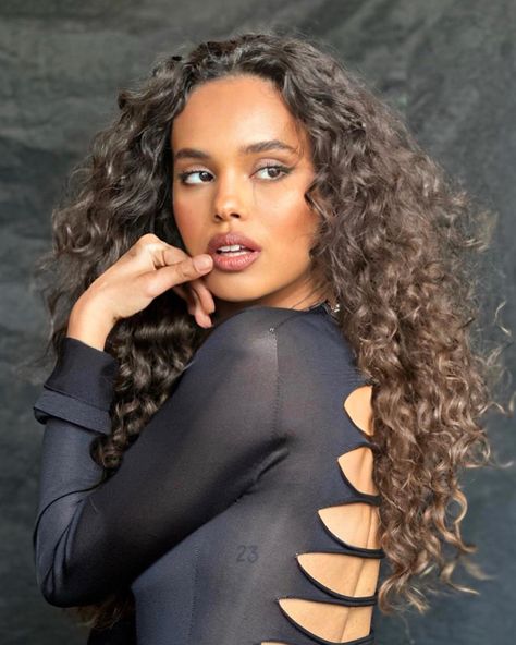 Natural Beauty Tips, Long Curly Hair, Aesthetic Surgeon, Alisha Boe, Curly Hair Inspiration, Good Hair, Curly Hair Cuts, Good Hair Day, Hair Journey