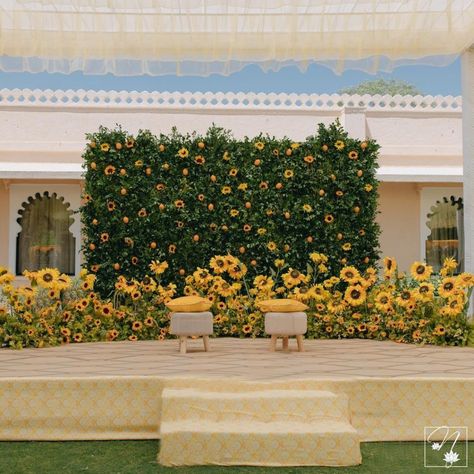 Wedding Decor With Sunflowers, Decor With Sunflowers, Wedding Decor Colors, Event Management Website, Event Planner Website, Haldi Decoration Ideas, Haldi Ceremony Decorations, Planner Website, Colour Coordination