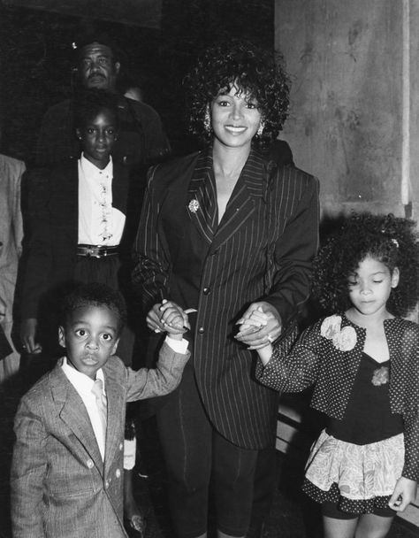 Rebbie Jackson w/ son Austin and Niece Brandi Modern Hippy, Rebbie Jackson, The Jackson Family, Jackie Jackson, Background Girl, Michael Jackson Photoshoot, Modern Hippie, Vintage Black Glamour, Jackson 5