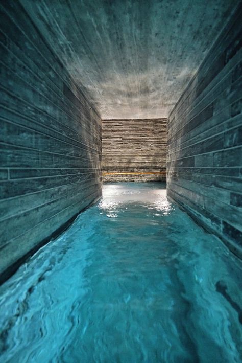 Thermal Vals Peter Zumthor, Bathhouse Architecture, Water In Architecture, Bath House Architecture, Peter Zumthor Therme Vals, Slow Architecture, Peter Zumthor House, Zumthor Architecture, Bath Architecture