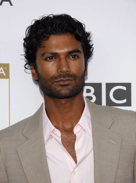 Balayage, Middle Eastern Men Fashion, Sendhil Ramamurthy, Desi Men, Middle Eastern Men, Crazy Ex Girlfriends, Indian Man, Asian American, Famous Celebrities