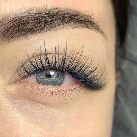 Wispy Lashes: Tips And Tricks | #lashes #extensions #eyelashes #eyes #pretty #aesthetic #cute Lash Extension Styles Chart, Classic Wet Look Lash Extensions, Squirrel Lash Extensions, C Curl Lash Extensions, Wispy Lashes Extensions, Lash Extension Ideas, Extension Styles, Eyelash Extensions Classic, Wispy Eyelashes