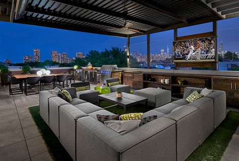 Penthouse Ideas Rooftop Gardens, Rooftop Ideas House, Rooftop House Ideas, Penthouse Garden Rooftop Terrace, Small Rooftop Design, Rooftop Terrace Design Penthouses, Penthouse Terrace Ideas, Penthouse Patio, Rooftop Kitchen