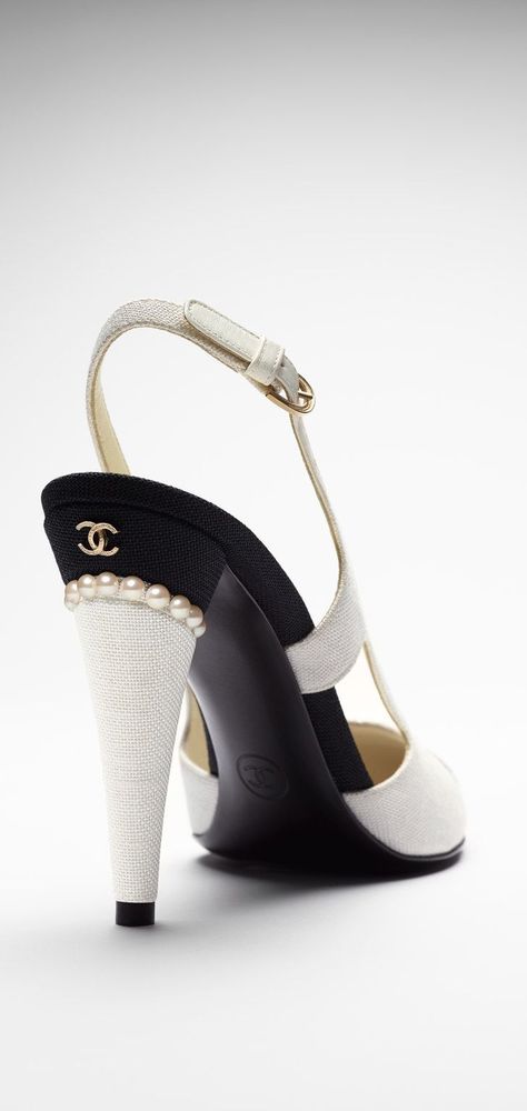 Chanel Boots, Mode Chanel, Chanel Couture, Latest Shoe Trends, Satin Pumps, Adidas Running, Chanel Shoes, Chanel Fashion, Fabulous Shoes