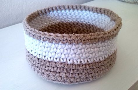 Amigurumi Patterns, Easy Crochet Basket Pattern, Crochet Basket Tutorial, Crochet Flats, Crochet Storage Baskets, Crochet Basket Pattern Free, Pretty Crochet, Crochet Storage, Crochet Stitches Unique