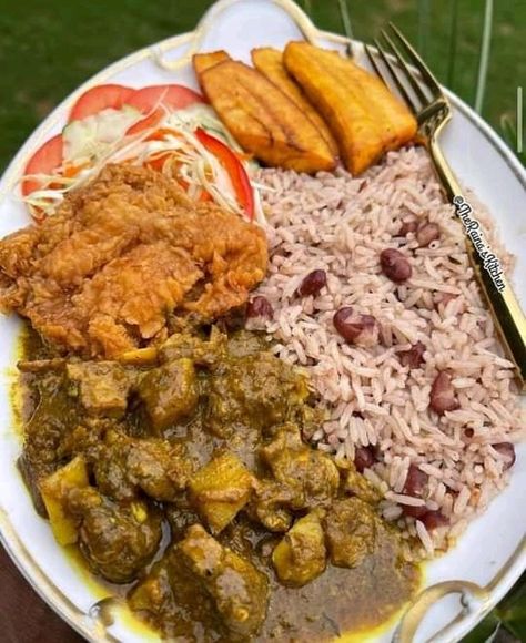 Happy Independence Day Jamaica, Peas Salad, Jamacian Food, Rice Peas, Jamaica Food, Beef Ribs Recipe, Curry Goat, Carribean Food, Jamaican Cuisine