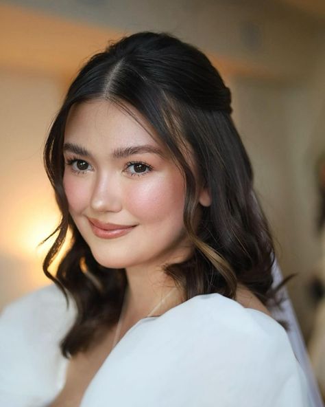 Achieve Angelica Panganiban’s Bridal Makeup With These Filipino Beauty Products Grad Photos Makeup, Filipino Products, Filipino Makeup, Angelica Panganiban, Bridesmaid Makeup Natural, Filipino Beauty, Bride Makeup Natural, Bridesmaid Hair Inspo, Asian Wedding Makeup