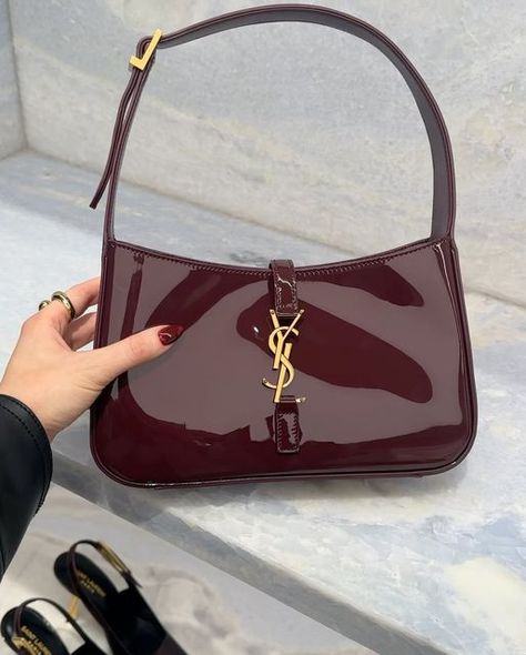 Sacs Tote Bags, Alledaagse Outfits, Cristian Dior, My Style Bags, Sacs Design, Luxury Bags Collection, Aesthetic Bags, Handbag Essentials, Tas Fashion