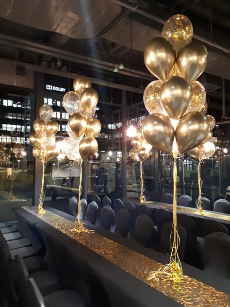 golden baloons Gold Rush Party Theme, Black Tie 18th Birthday Party, Black And Gold Prom Theme, Golden Party Theme, Golden Hour Prom Theme, Sweet 16 Golden Birthday Ideas, Golden Gala Prom Theme, Golden Party Aesthetic, Gold Birthday Aesthetic