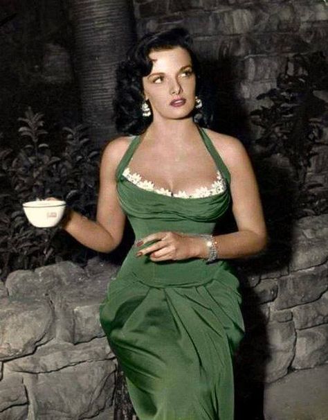 Jane Russell on the set of 'His Kind of Woman' - 1951 Ava Gardner, Robes Glamour, Classic Hollywood Glamour, Jane Russell, Vintage Hollywood Glamour, Old Hollywood Glam, Classic Actresses, Actrices Hollywood, فستان سهرة