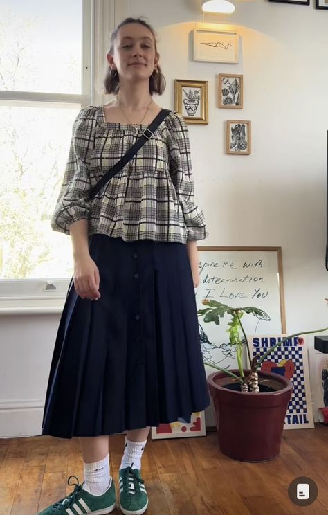 Thrift Style Outfits Vintage, Tiered Maxi Skirt Outfit, Thrift Outfits Ideas, Postpartum Fashion, Scandi Fashion, Fancy Fits, Wardrobe Planning, Tiered Maxi Skirt, Lovely Clothes