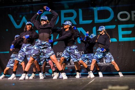 Hip Hop Dance Performance, Hiphop Dance Aesthetic, Dance Crew Outfits, Dance Aesthetic Hip Hop, Dance Team Clothes, Hiphop Dancer, Dance Hip Hop, Hip Hop Dance Outfits, Baile Hip Hop