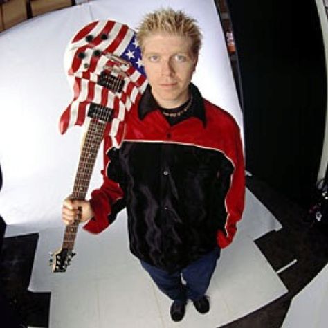 Dexter Holland of The Offspring. One of my favorite bands Dexter Holland 90s, Dexter Holland, Dexter’s Laboratory, Game Gem, The Offspring, Pretty Fly, Ni Idea, Band Memes, Comfort And Joy