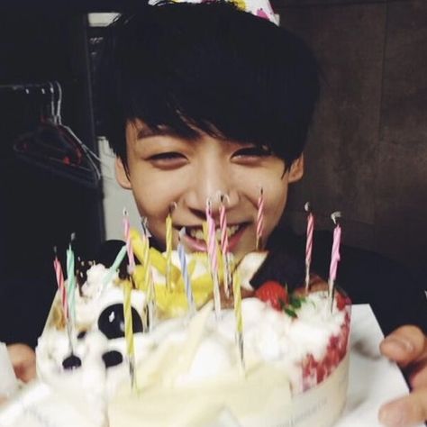 Cosmic Boy, Birthday Icon, Party Icon, Bts Birthdays, Bts Jungkook Birthday, Honey Buns, Jungkook Oppa, Birthday Meme, Jungkook Cute