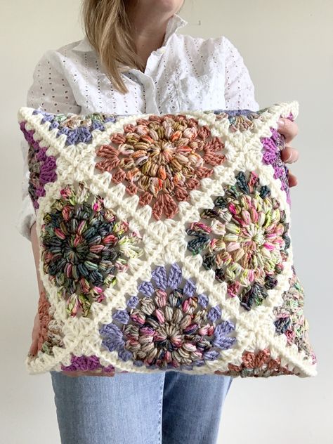 Hygge Burst Granny Square Pillow Pattern x Wildflower Collection by Hue Loco Yarn — NautiKrall Crochet Tela, Couture, Nautikrall Crochet, Crochet Cushion Cover, Crochet Cowl Pattern, Beginners Crochet, Crochet Pillows, Crochet Cushions, Crochet Pillow