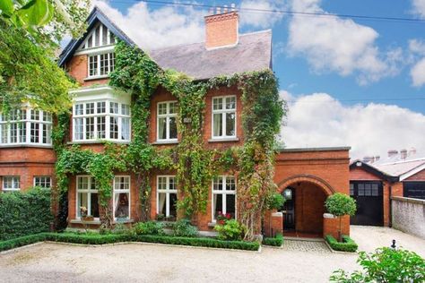 Bonito, Edwardian Home Exterior, Edwardian Exterior, My Moodboard, Edwardian House Exterior, Edwardian Houses, Cottage School, 1930s House Exterior, European Houses