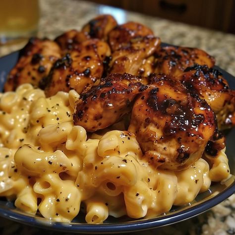 Sweet and Spicy Honey Pepper Chicken: a dish that tantalizes the taste buds with its perfect blend of sweetness and heat, making it a beloved choice for many. This ... Read more Chicken And Macaroni, Honey Pepper Chicken, Chicken Thights, Pork Meals, 2024 Recipes, Fast Dinner Recipes, Spicy Honey, Pepper Chicken, Honey Chicken