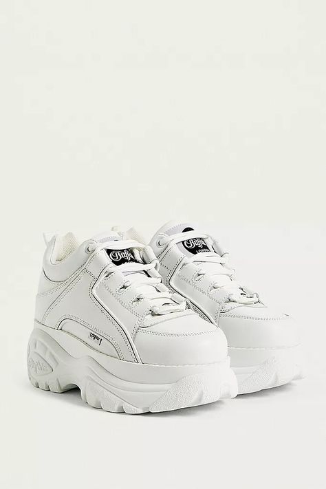 Buffalo Shoes, Platform Shoes Sneakers, Chunky Platform Sneakers, White Platform Shoes, Gucci Men Shoes, White Platform Sneakers, Platform Trainers, Nike Shoes Outfits, Chunky Shoes