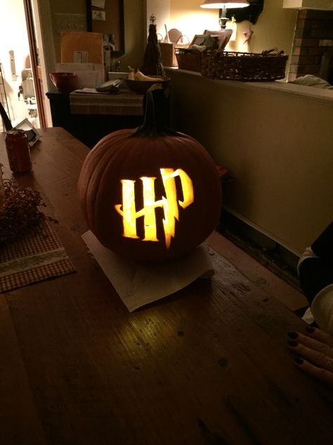 Easy Harry Potter Pumpkin Carving, Easy Harry Potter Pumpkin Carving Ideas, Pumpkin Cravings Ideas Creative, Cool Pumpkin Carving Ideas Awesome, Pumpkin Carving Harry Potter, Pumpkin Carving Ideas Harry Potter, Pumpkin Harry Potter, Pumpkin Cravings Ideas, Harry Potter Pumpkins