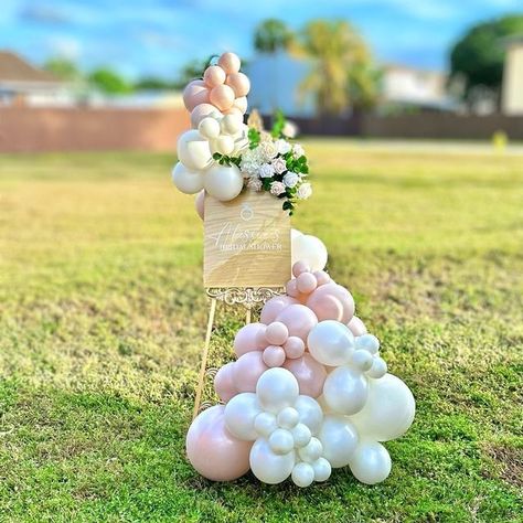 Balloon Garland Welcome Sign, Welcome Easel With Balloons, Welcome Sign Balloon Decor, Welcome Sign With Balloon Garland, Balloon Welcome Sign, Balloon Easel Display, Welcome Sign Balloon Garland, Welcome Sign With Balloons, Welcome Sign Balloons