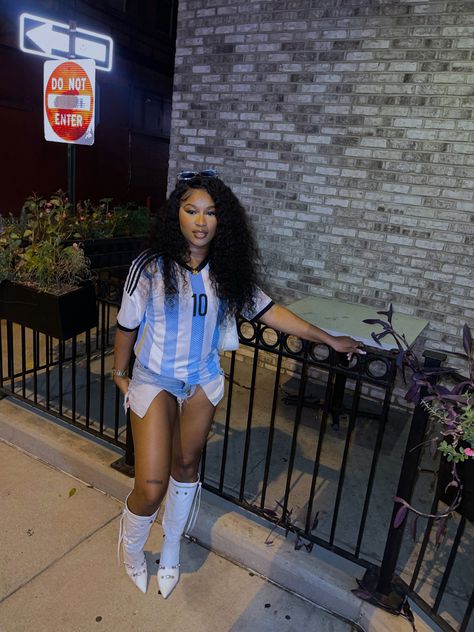 Black Girl Date Night Outfit Soccer Jersey Boots
Shorts and high boots. Soccer Jersey outfit black girl fall fashion. Street wear. Messi jersey Jersey And Heels Outfits, Jersey Outfit Ideas For Black Women, Jersey Party Outfit Black Women, Jersey And Shorts Outfit Women, Football Jersey Outfit Black Women, Jersey Fit Women, Oversized Jersey Outfit Black Women, Shorts And Boots Outfits Black Women, Hockey Jersey Outfit Black Woman