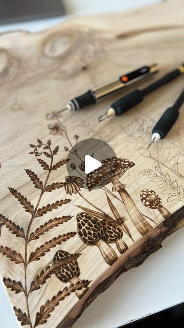 Wood Burn Mushroom, Woodburn Flowers, Mushroom Wood Burning, Art Small Business, Botanical Mushroom, Beginner Wood Burning, Wood Burning Tips, Pyrography Designs, Wood Burning Patterns Stencil