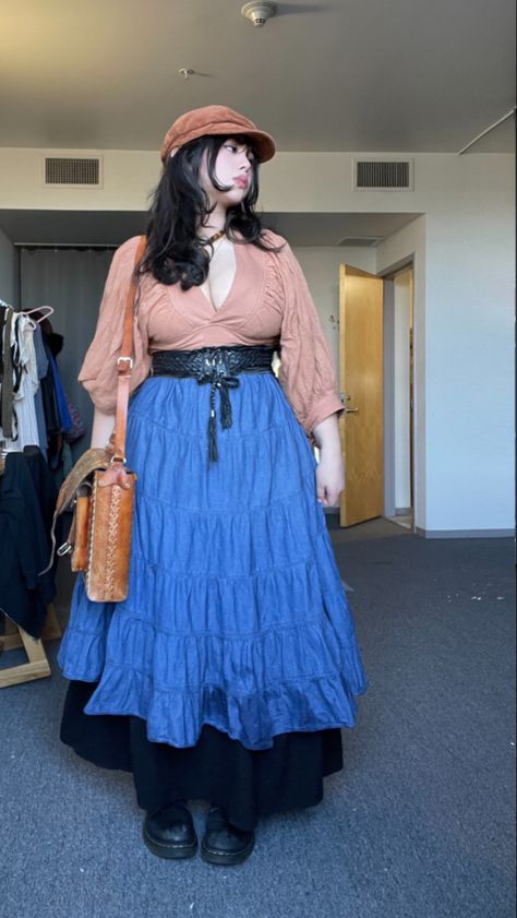 Skirts On Midsize, Midsize Indie Fashion, Plus Size Bustier Top, Midsize Pear Shape, Dream Clothes Plus Size, Fall Outfits Aesthetic Midsize, Midsize Fashion Goth, Long Skirt Outfits Chubby, 60s Plus Size Fashion