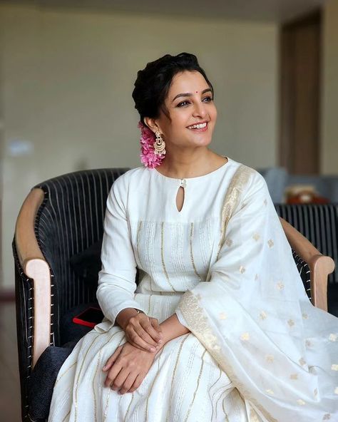 Manju Warrier (@manju.warrier) • Instagram photos and videos Indian Gown Design, Onam Outfits Ideas, Manju Warrier, Onam Outfits, Smile Always, Kurti Style, Casual Frocks, Churidar Designs, Simple Kurti Designs