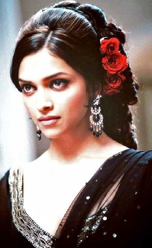 retro-curly-hairstyle18 Deepika Padukone Hair, Princesa Disney Bella, Indian Retro, Dipika Padukone, Deepika Padukone Hot, Bollywood Theme, Om Shanti, Deepika Padukone Style, Hair Puff