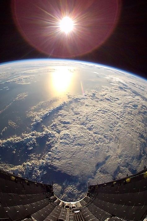 SpaceX Shared This Photo of Earth, and the Internet Couldn't Handle It Photo Of Earth, Space X