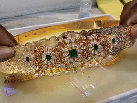 latest Vaddanam#Shruthi Jewellers#Siddiamber Bazar#dm for designs#dm for orders Vaddanam Designs Gold, Baby Jewelry Gold, Gold Jewelry Prom, Vaddanam Designs, Gold Earrings Indian, Gold Jewels Design, Bridal Necklace Designs, Waist Jewelry, Gold Jewellry