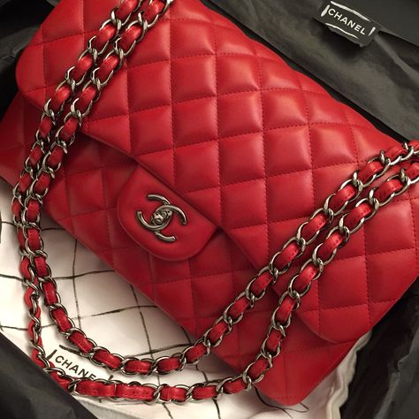 Red Classic Chanel Chanel Shopping Bag Aesthetic, Chanel Red Bag, Chanel Bag Red, Red Chanel Bag, Chanel Maxi, Channel Bags, Red Band Society, Classic Chanel, Trendy Purses